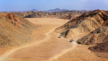 Two jeep in the desert - obrazy, fototapety, plakaty