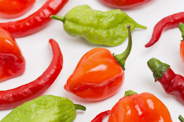 生のトウガラシ　ハバネロ、ジョロキア、赤トウガラシ