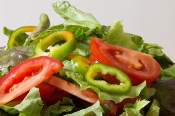 Gemischter Salat, Tomate und grüner Paprika
