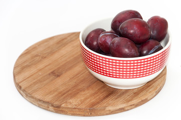 Fresh violet plums in the bowl