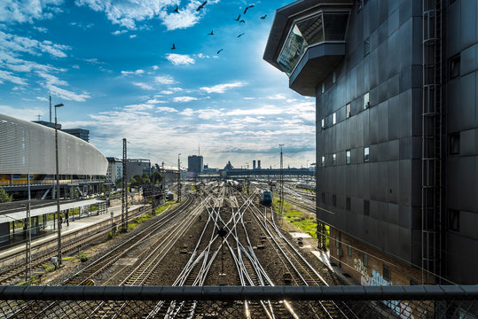 Blick von der Hackerbr&uuml;cke auf M&uuml;nchner Hauptbahnhof und ZOB