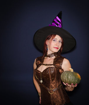 Streghetta di halloween con zucca