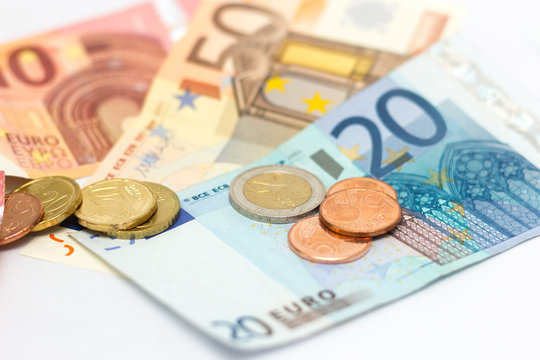 Geldschein und M&uuml;nzen