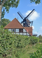 Plakat die bekannte Windmühle in Lemkenhafen,Insel Fehmarn,Ostsee,Deutschland