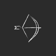 Bow and arrow icon drawn in chalk.
