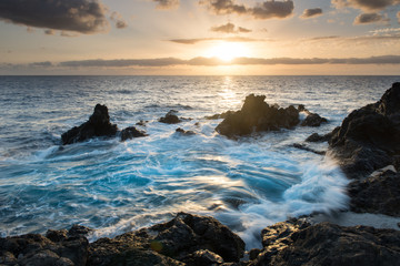 Naklejka premium Sunrise at coast