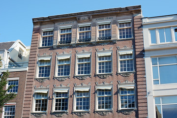 Fototapeta na wymiar Typisches altes Haus in Amsterdam