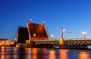 Fototapeta na wymiar Palace bridge in Saint Petersburg