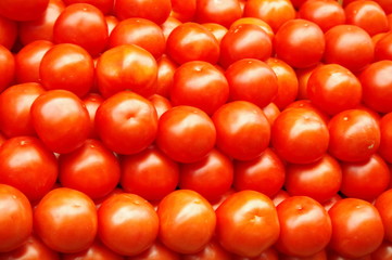 soczyście czerwone pomidory
