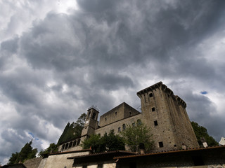 Fototapeta premium Storm brewing over Verrucola, Lunigiana. Italy.