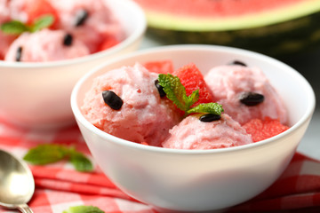 Watermelon ice cream in bowl, close-up