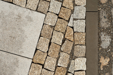 Neue Platten und Pflastersteine für Gehweg und Parkstreifen