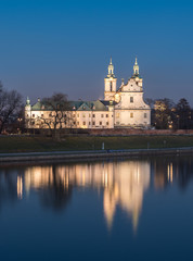 Fototapeta na wymiar Krakow, Poland, scenic Vistula riverbank with Pauline fathers church (Skalka) in the evening