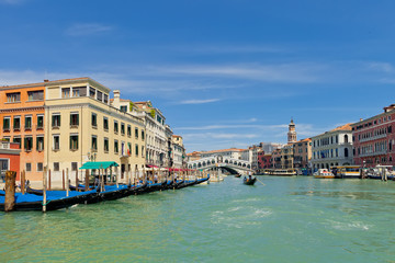 Fototapeta premium Rialto bridge and Grand Canal in Venice, Italy