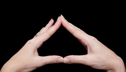 Руки, сложенные треугольником