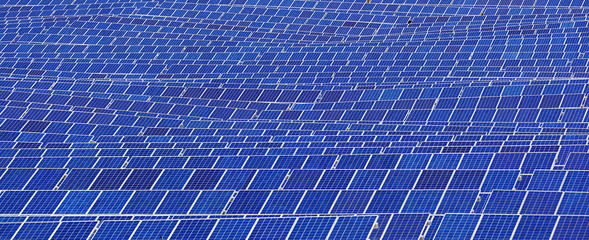 Mer de panneaux solaires