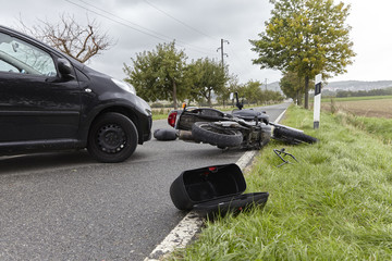 Autounfall mit einem Motorrad
