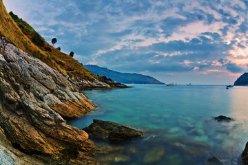 Fototapeta premium Gloomy tropical sunset