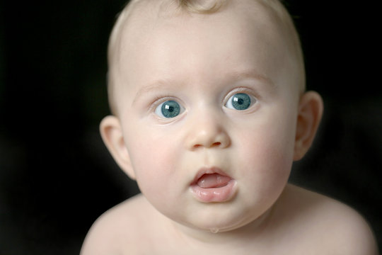 1 Images Photos Et Illustrations Vectorielles Stock Appropriees Sur Le Theme Bebe Etonne Adobe Stock