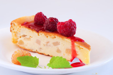 cake with raspberries and cream cheese decorated with fresh rasp