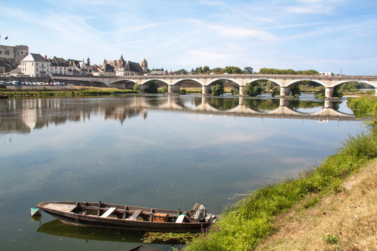 La Loire et le pont d'Amboise, Indre et Loire, France