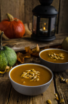 Halloween pumpkin soup