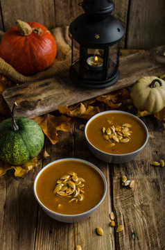 Halloween pumpkin soup