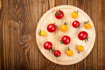 Naklejka na ściany i meble Cherry tomatoes on cutting board