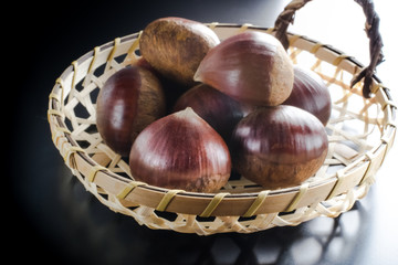 栗/カゴ/黒バック/横