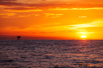 Fototapeta na wymiar Silhouette of offshore an oil platform 