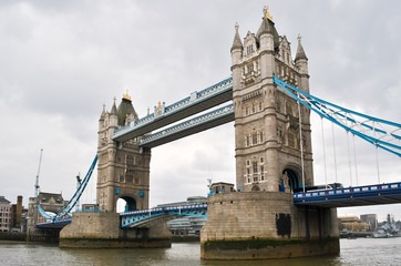 Fototapeta na wymiar Tower Bridge on the river Thames, in London (UK)