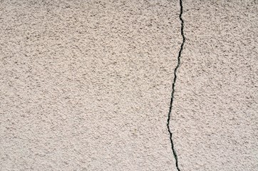ひび割れた壁
