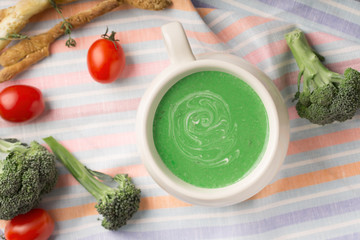 Vegetarian broccoli green soup