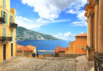 Parvis de la basilique à Menton