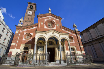 Fototapeta na wymiar chiesa santa eufemia milano italia
