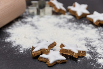 Zimtsterne backen für Weihnachten