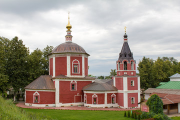 Золотое кольцо России. Суздаль. Вид старой церкви. © 1802185