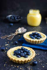 Tart with lemon curd and fresh blueberry