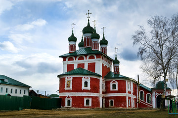 Fototapeta na wymiar Смоленская церковь Богоявленског