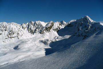 Fototapeta na wymiar Zima w Tatrach, Kasprowy Wierch, widok na Świnicę