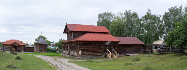 Золотое кольцо России. Суздаль. Вид старого деревянного дома. © 1802185