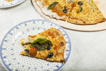 Vegetarian pizza ready to serve.
