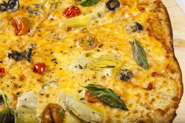 Vegetarian pizza ready to serve.