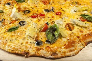 Vegetarian pizza ready to serve.
