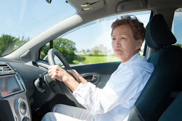 高齢者の危険な運転