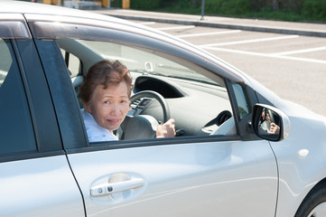 高齢者の危険な運転