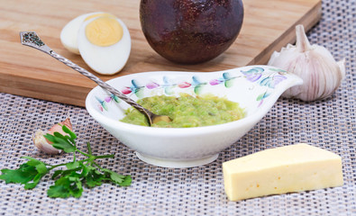 Avocado paste with egg, cheese and garlic