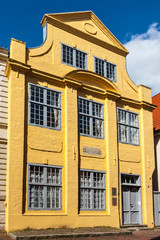 Fototapeta premium Schleswig - gelbe Fassade