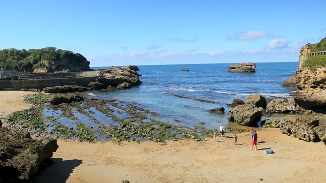 Foot fishing at low tide, Basta rock of Biarritz -21 of september 2015