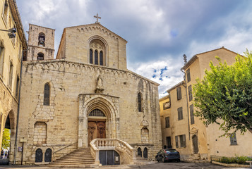 Fototapeta na wymiar La Cathédrale Notre-Dame-du-Puy de Grasse